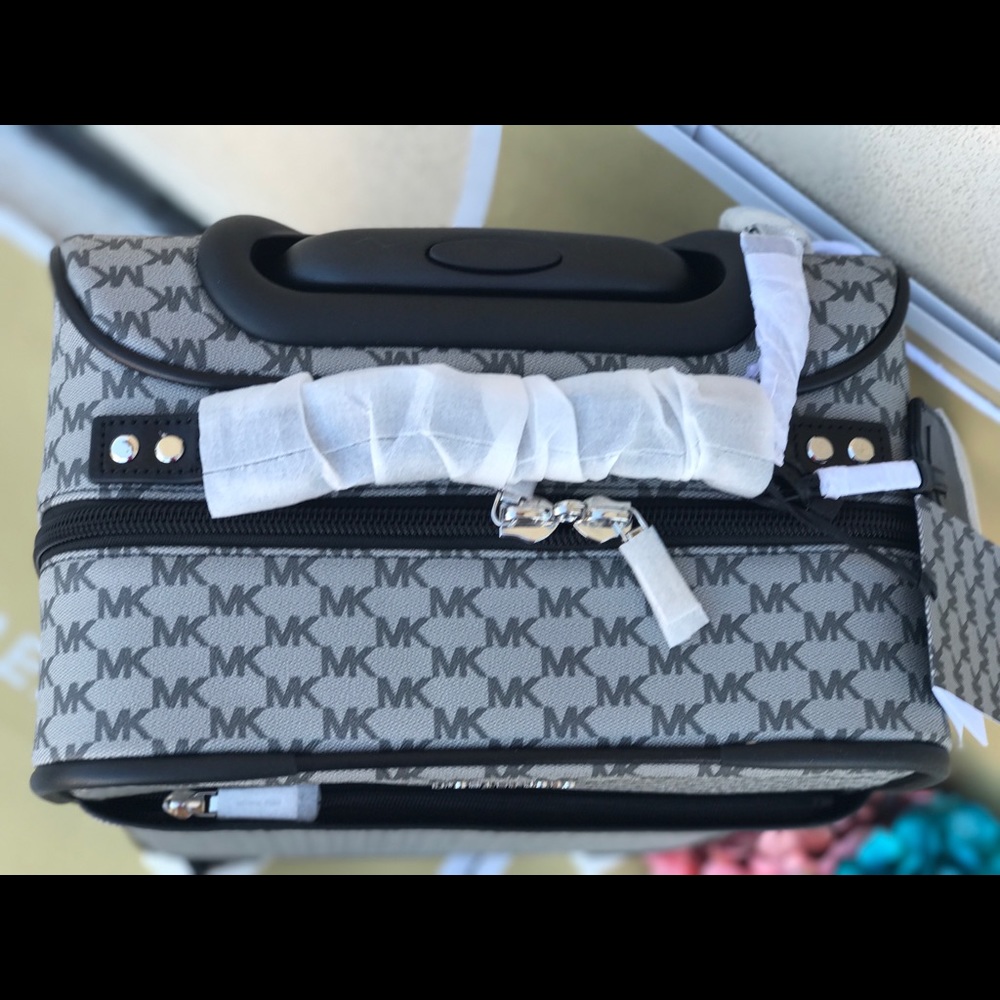 🌷MICHAEL KORS Large Signature Designer Trolley🌷 - Picture 5 of 8